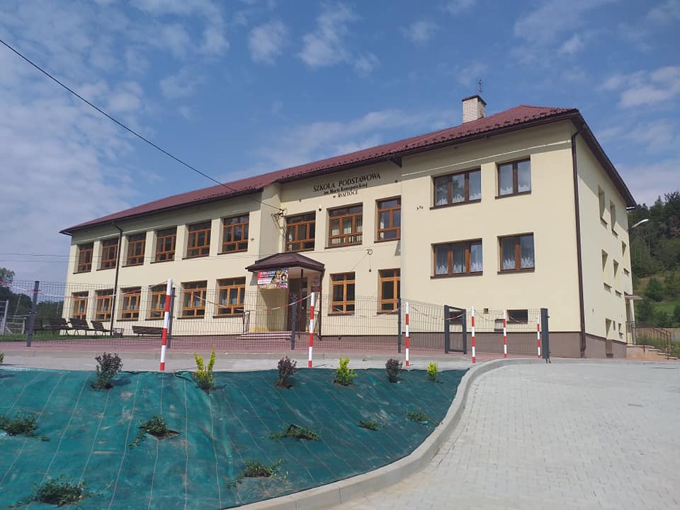 -> KONIEC PRCA PRZY SZKOLE W ROZTOCE